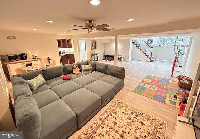 9915 GLEN ROAD, Potomac, MD 20854