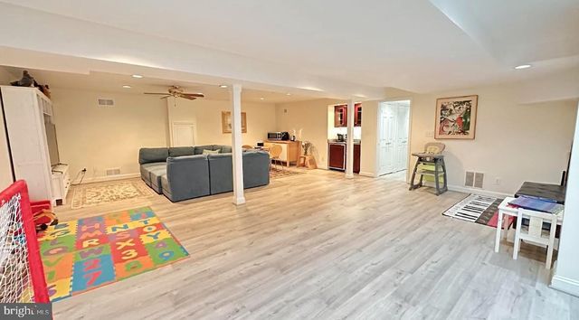 9915 GLEN ROAD, Potomac, MD 20854