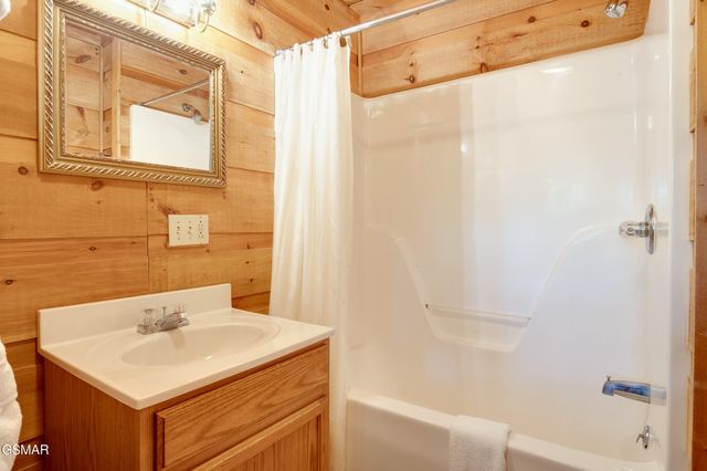 1433 Twin Rock Drive, Sevierville, TN 37862