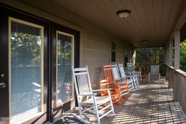 1433 Twin Rock Drive, Sevierville, TN 37862