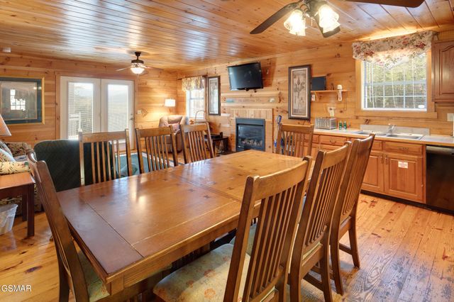 1433 Twin Rock Drive, Sevierville, TN 37862