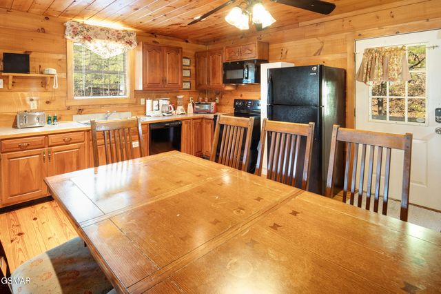 1433 Twin Rock Drive, Sevierville, TN 37862