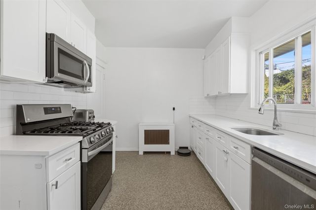 222 Carol Avenue Right Side, Pelham, NY 10803