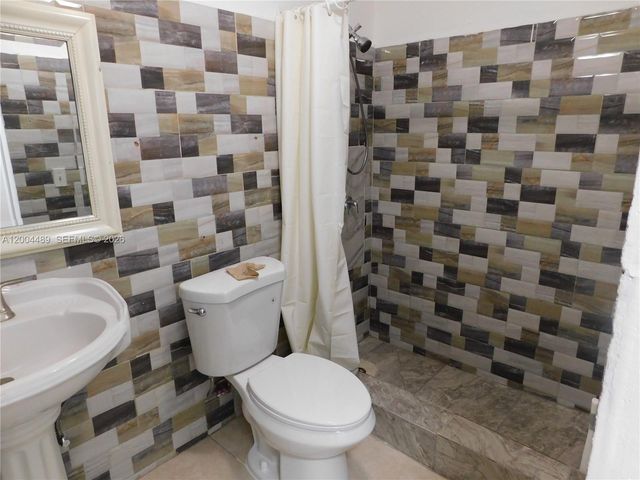 10945 NW 19th Ave B, Miami, FL 33167