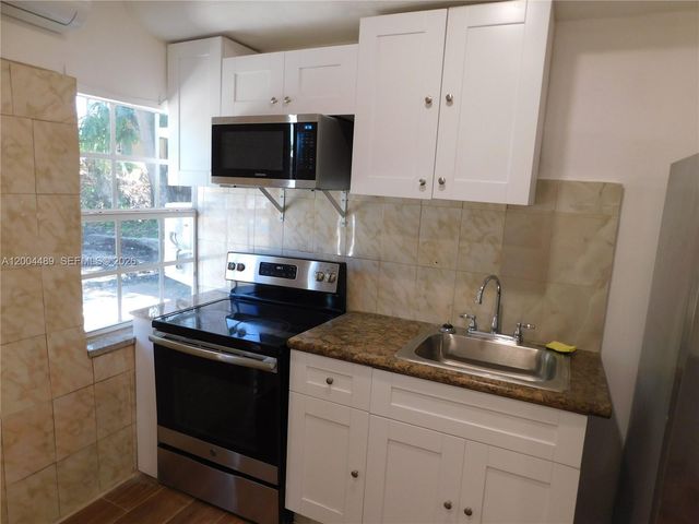 10945 NW 19th Ave B, Miami, FL 33167