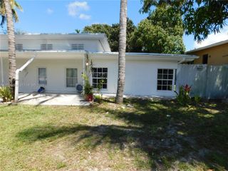 10945 NW 19th Ave B, Miami, FL 33167