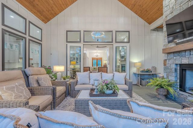 73 Angelina Lane, Mills River, NC 28759