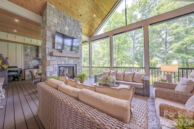 73 Angelina Lane, Mills River, NC 28759