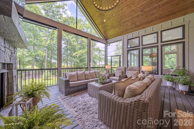 73 Angelina Lane, Mills River, NC 28759