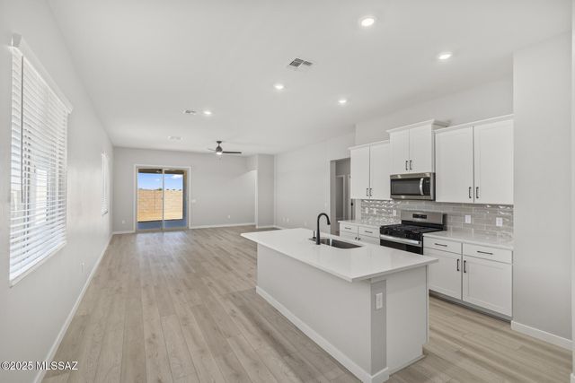 7802 S Wild Prairie Drive S, Tucson, AZ 85757