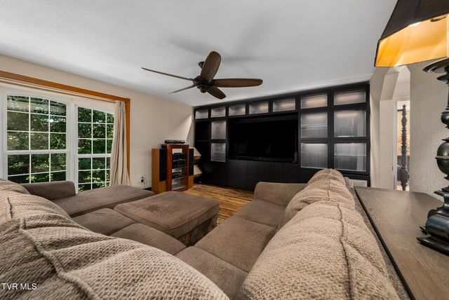 107 Beecham Lane, Johnson City, TN 37604