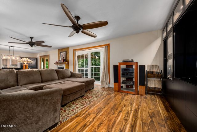107 Beecham Lane, Johnson City, TN 37604