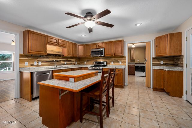 107 Beecham Lane, Johnson City, TN 37604