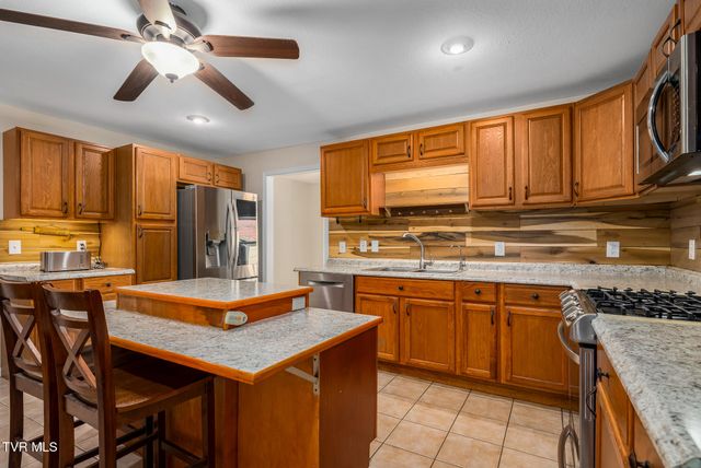 107 Beecham Lane, Johnson City, TN 37604