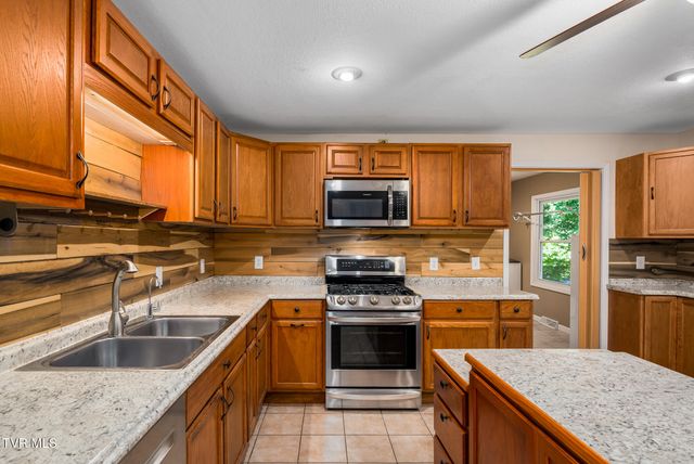 107 Beecham Lane, Johnson City, TN 37604