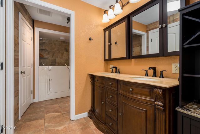 107 Beecham Lane, Johnson City, TN 37604