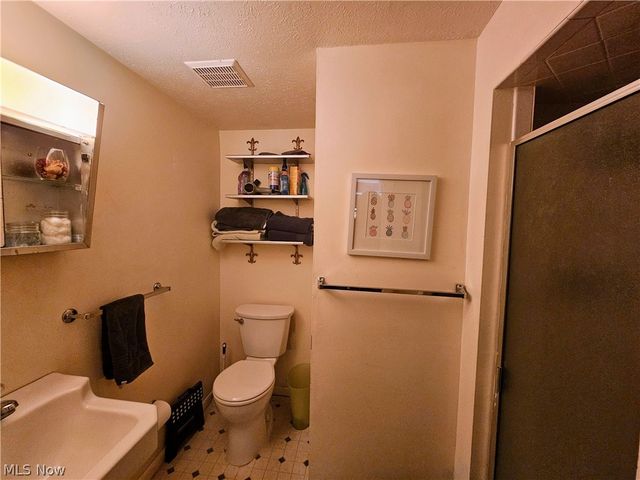 214 Cherry Lane, Avon Lake, OH 44012