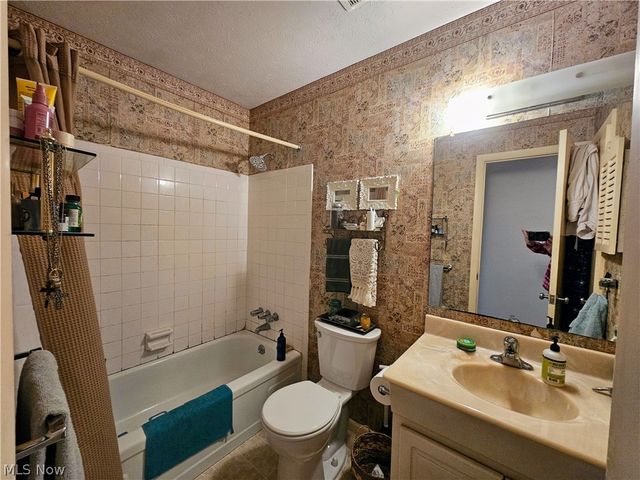 214 Cherry Lane, Avon Lake, OH 44012