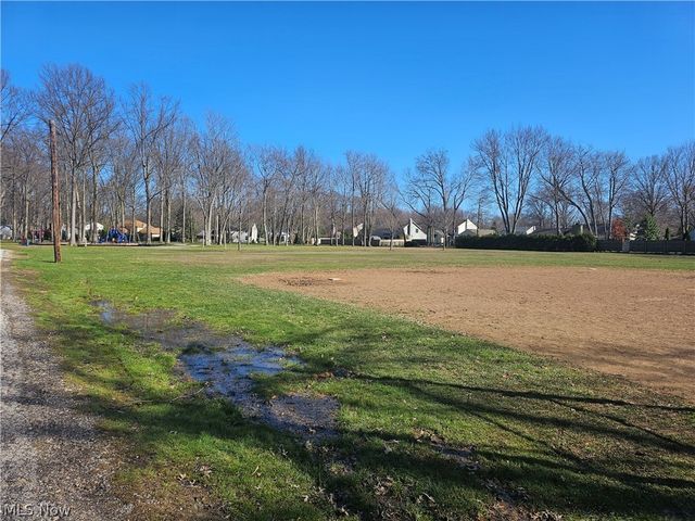 214 Cherry Lane, Avon Lake, OH 44012