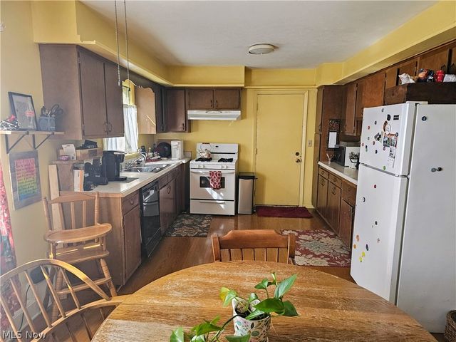 214 Cherry Lane, Avon Lake, OH 44012