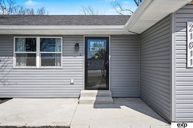 21011 Treasure Island Road, Plattsmouth, NE 68048