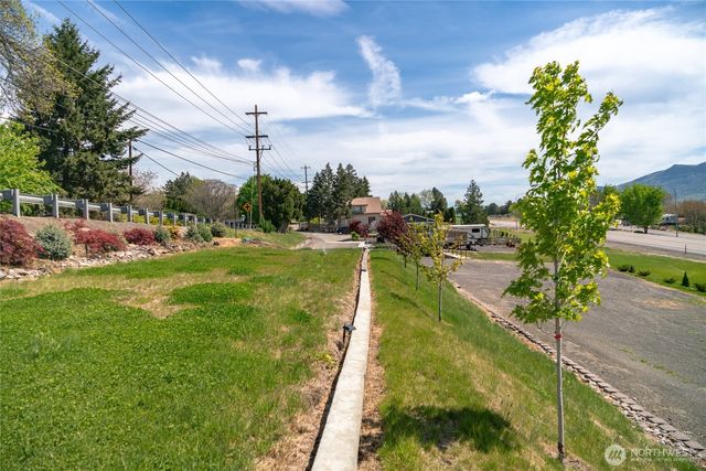 2440 Rock Island Road, East Wenatchee, WA 98802