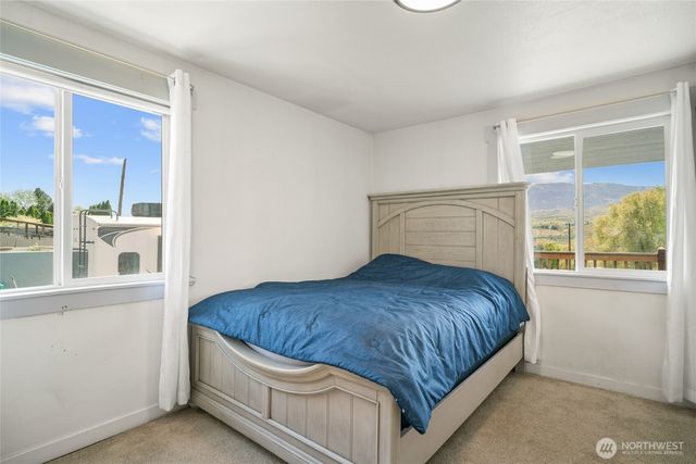 2440 Rock Island Road, East Wenatchee, WA 98802