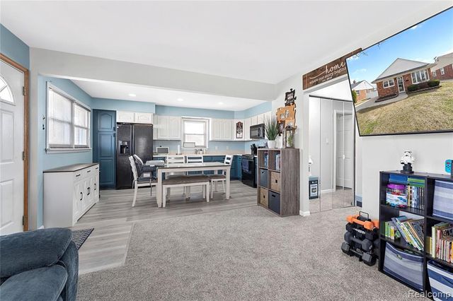 18055 Hinton Street, Riverview, MI 48193