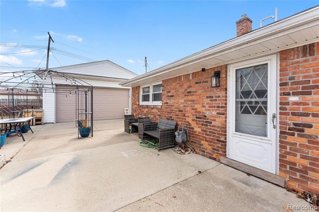 18055 Hinton Street, Riverview, MI 48193