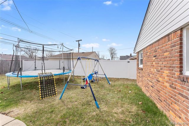 18055 Hinton Street, Riverview, MI 48193