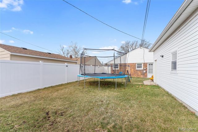 18055 Hinton Street, Riverview, MI 48193