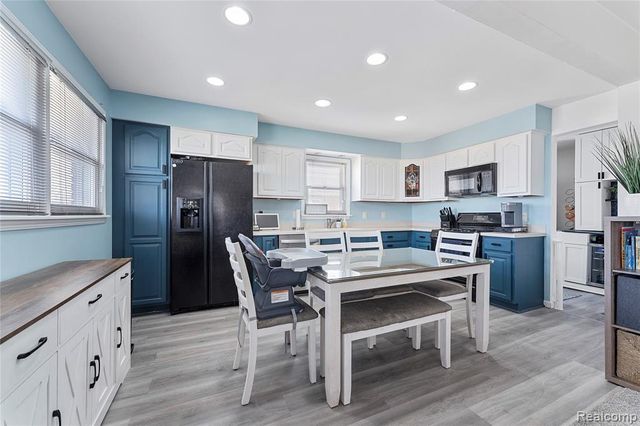 18055 Hinton Street, Riverview, MI 48193