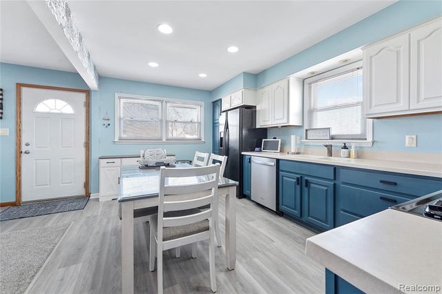 18055 Hinton Street, Riverview, MI 48193