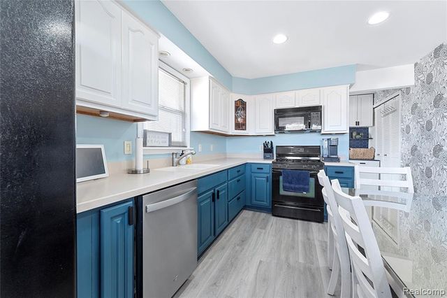 18055 Hinton Street, Riverview, MI 48193