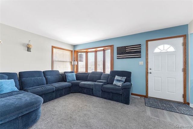 18055 Hinton Street, Riverview, MI 48193