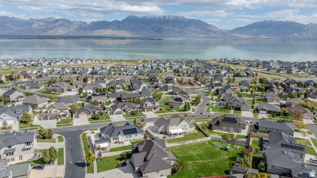 161 W SWEETBRIAR LN, Saratoga Springs, UT 84045