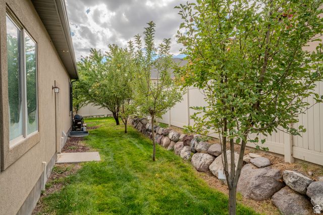 161 W SWEETBRIAR LN, Saratoga Springs, UT 84045