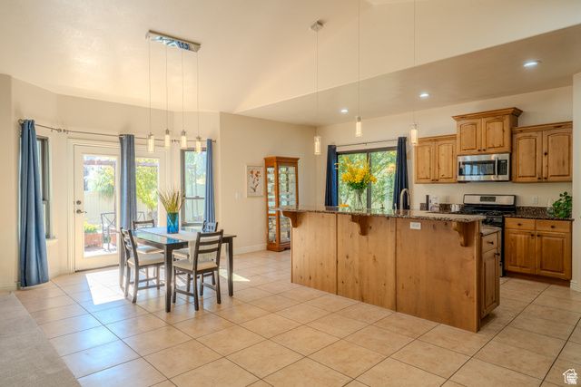 161 W SWEETBRIAR LN, Saratoga Springs, UT 84045