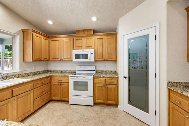 155 Glenwood Drive, Eagle Point, OR 97524