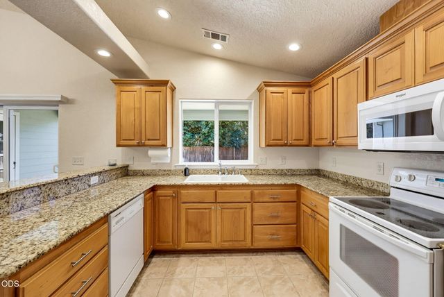 155 Glenwood Drive, Eagle Point, OR 97524