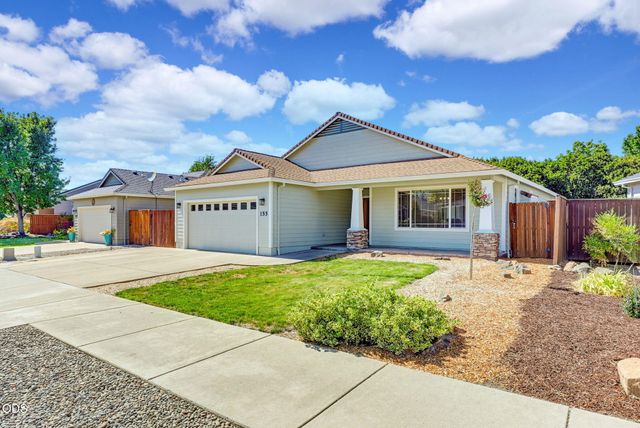 155 Glenwood Drive, Eagle Point, OR 97524