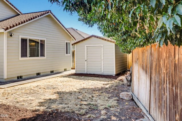 155 Glenwood Drive, Eagle Point, OR 97524