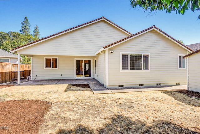 155 Glenwood Drive, Eagle Point, OR 97524