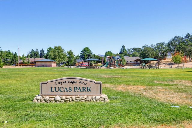 155 Glenwood Drive, Eagle Point, OR 97524