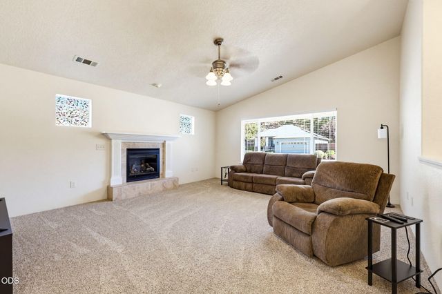 155 Glenwood Drive, Eagle Point, OR 97524