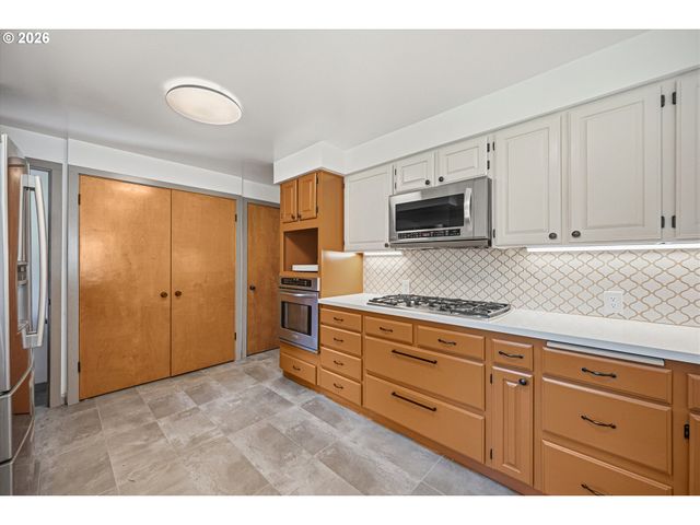 12802 Se KNAPP St, Portland, OR 97236