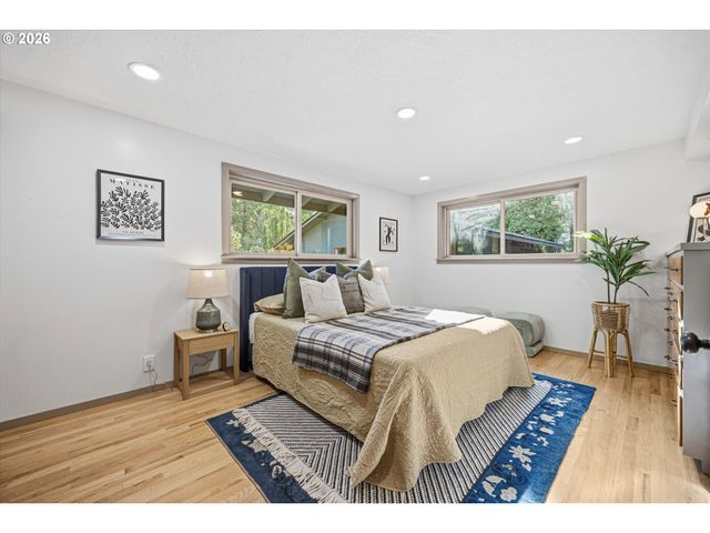 12802 Se KNAPP St, Portland, OR 97236