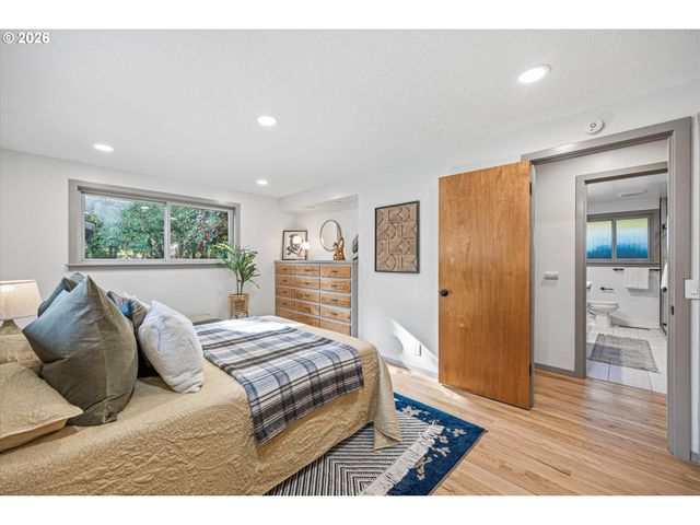 12802 Se KNAPP St, Portland, OR 97236