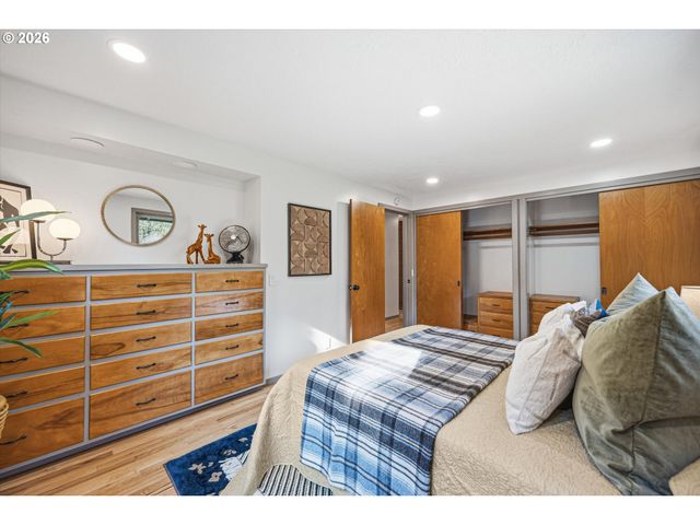 12802 Se KNAPP St, Portland, OR 97236