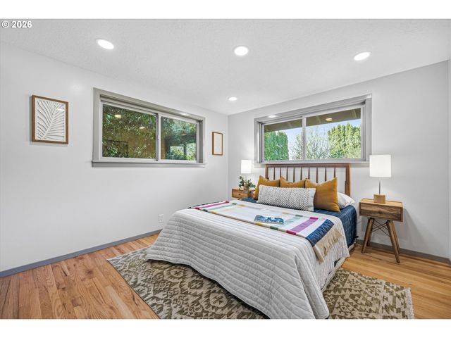 12802 Se KNAPP St, Portland, OR 97236